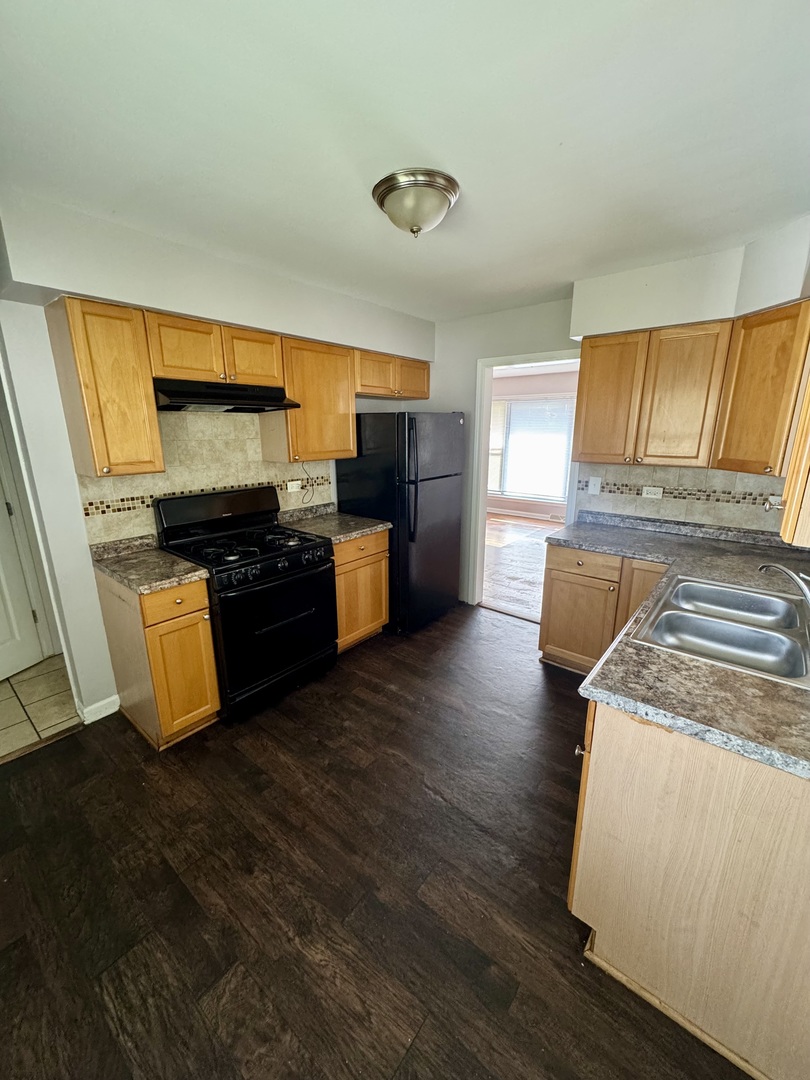 461 Clyde Avenue Property Photo 4