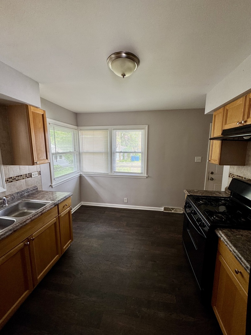 461 Clyde Avenue Property Photo 6