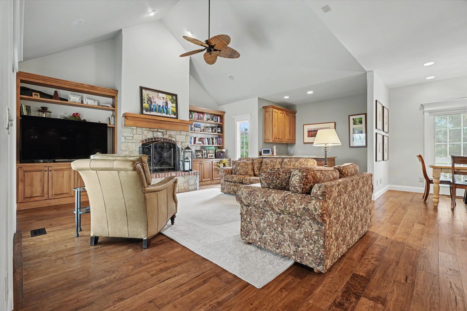 1301 English Oak Drive Property Photo 8