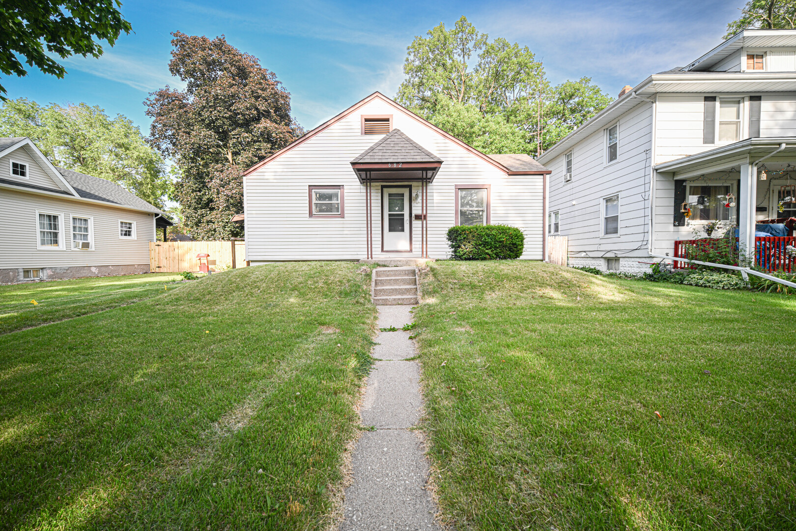 682 S Osborn Avenue Property Photo 2