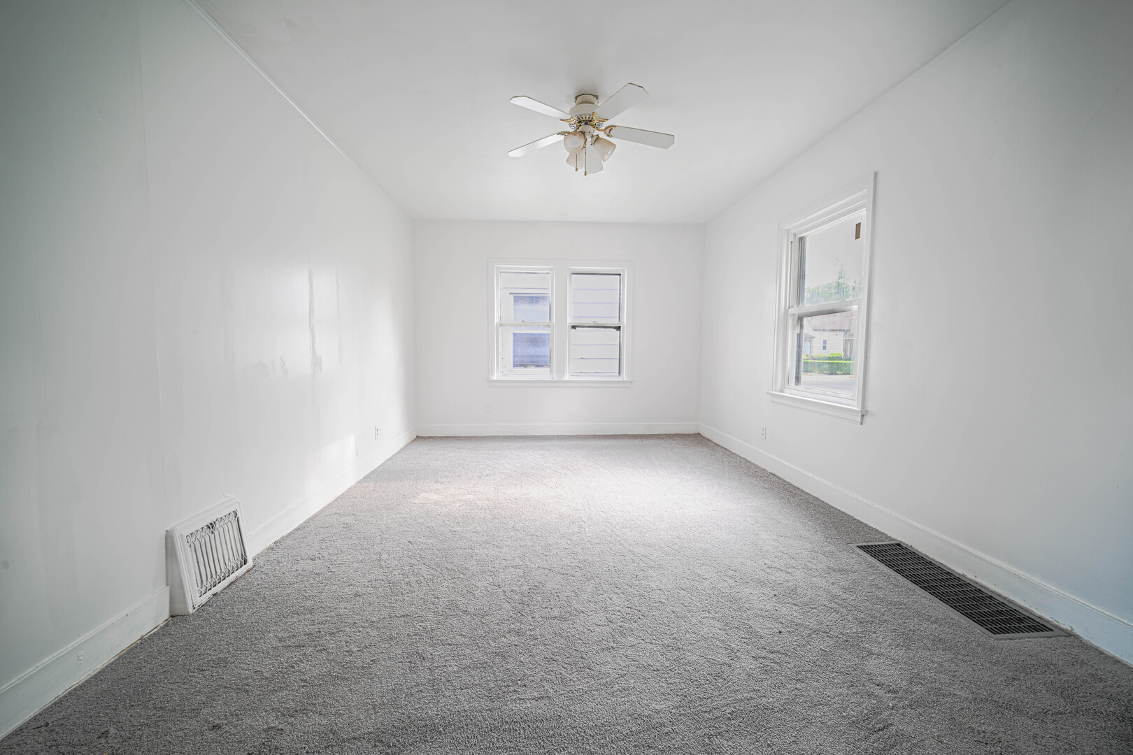 682 S Osborn Avenue Property Photo 3