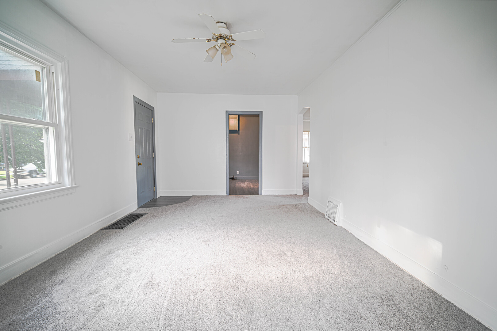 682 S Osborn Avenue Property Photo 4