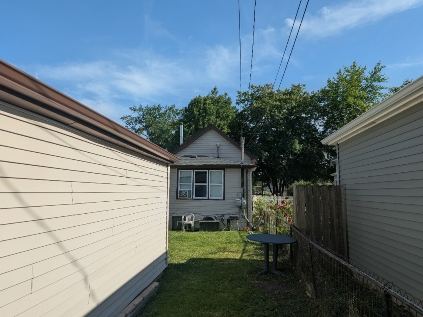 2054 York Street Property Photo 4