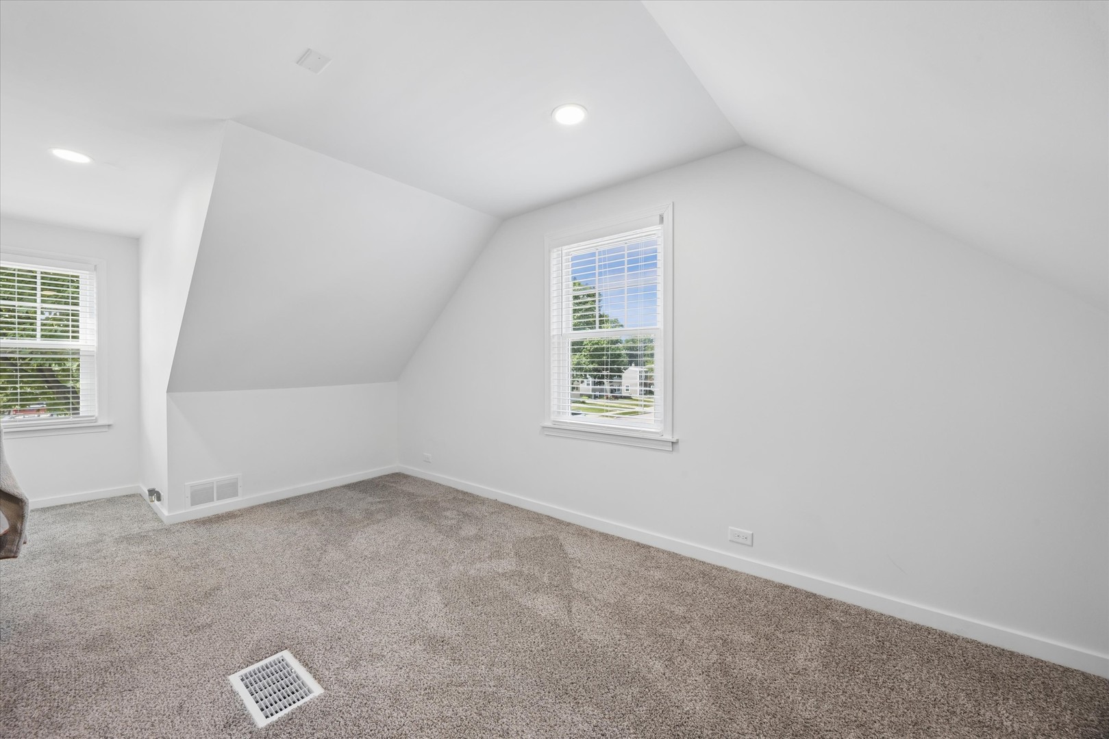 116 W Park Drive Property Photo 11