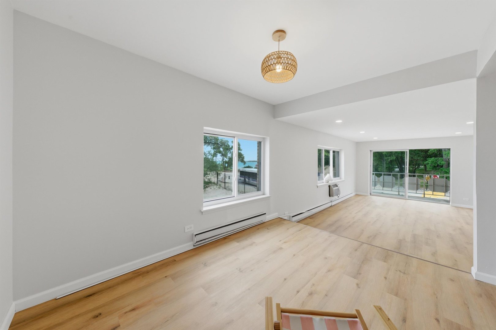 2772 E 75th Street 2gs Property Photo 4