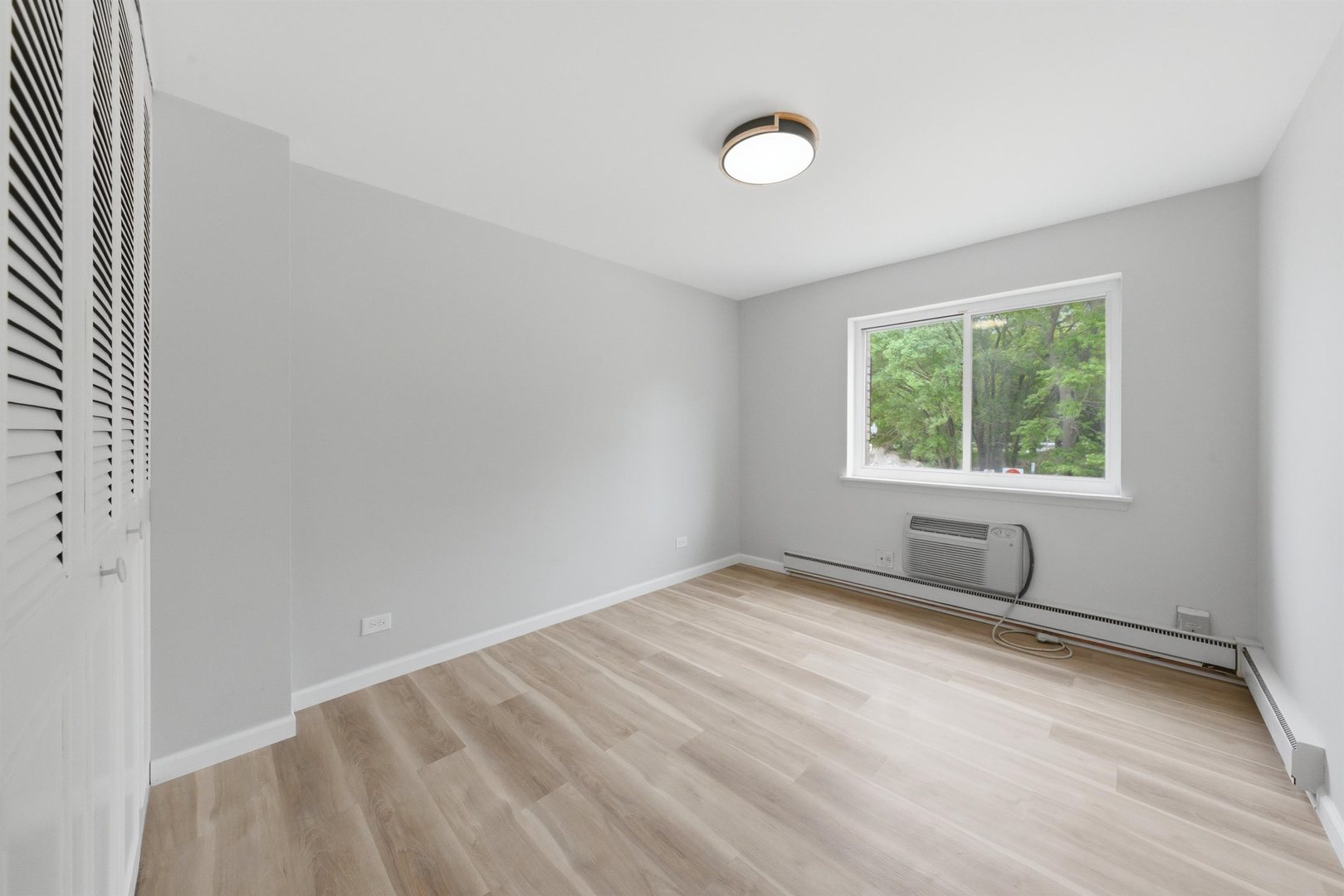 2772 E 75th Street 2gs Property Photo 13