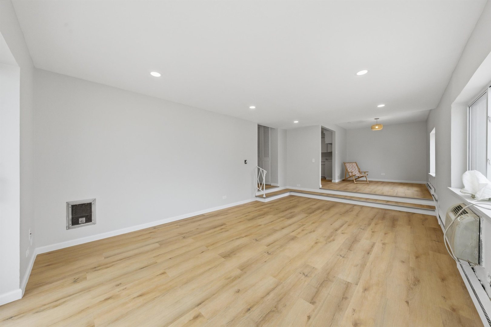 2772 E 75th Street 2gs Property Photo 18