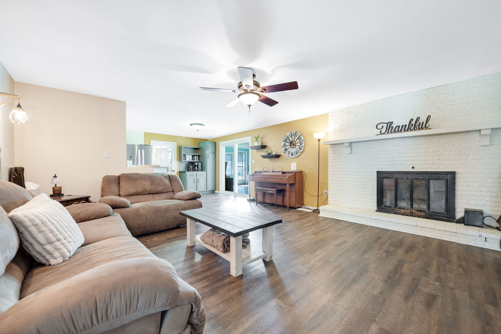 5074 Oakridge Drive Property Photo 4