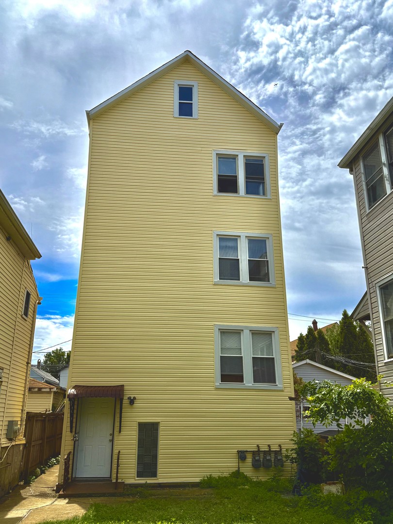 937 W 33rd Place 3F Property Photo 1