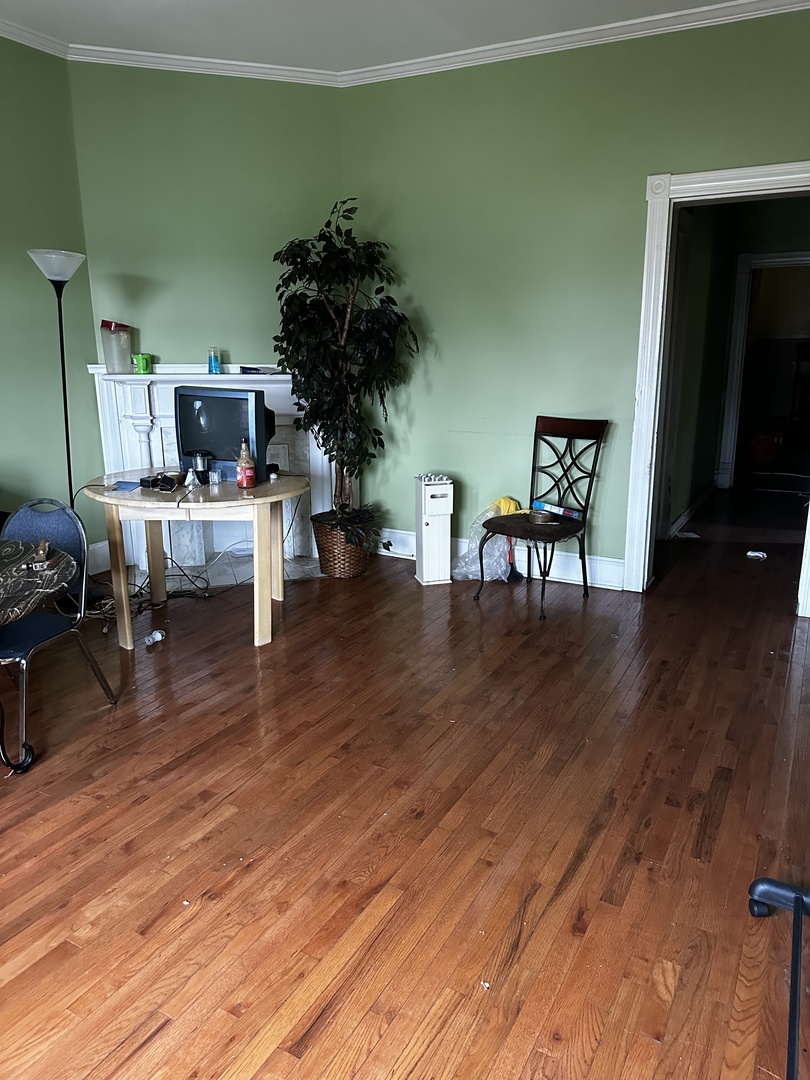 347 W 59th Place Property Photo 3