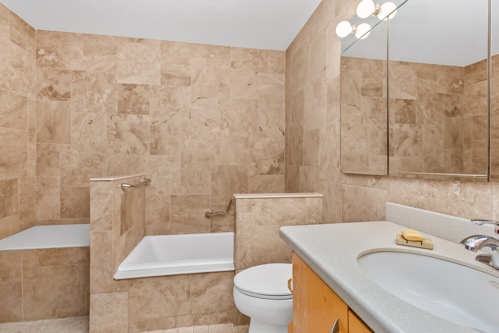 1550 N Lake Shore Drive 20g Property Photo 13
