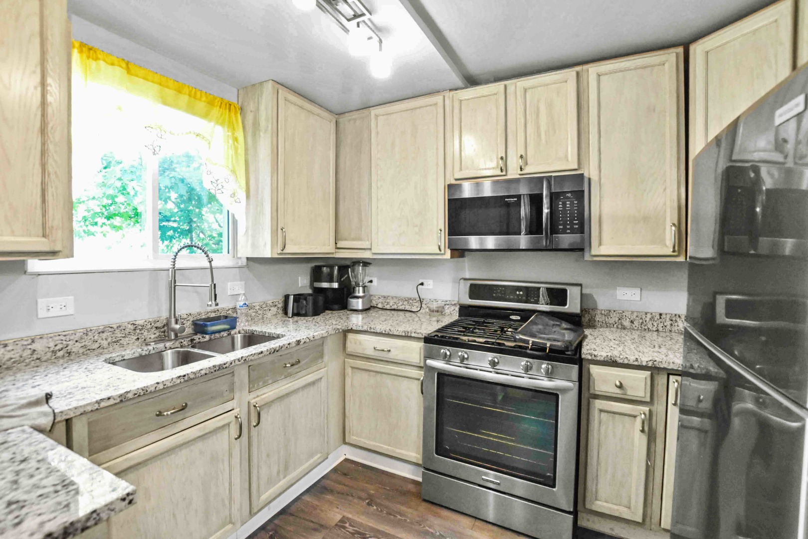 15604 Loomis Avenue Property Photo 8
