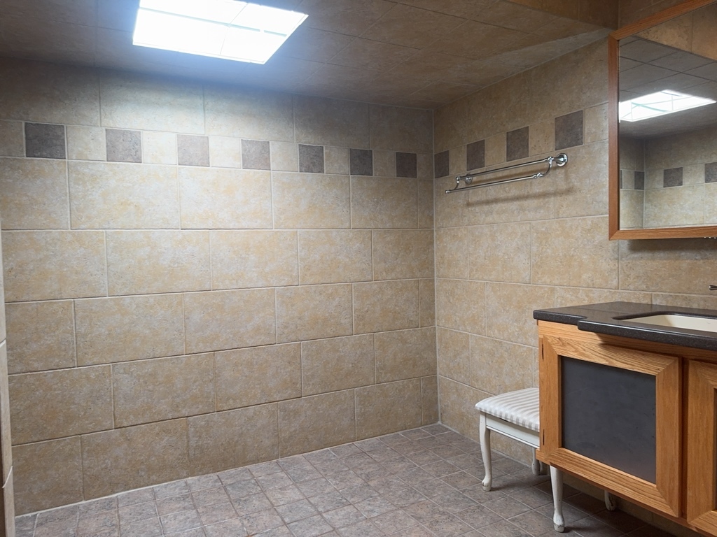 3829 Eastway Drive Property Photo 13