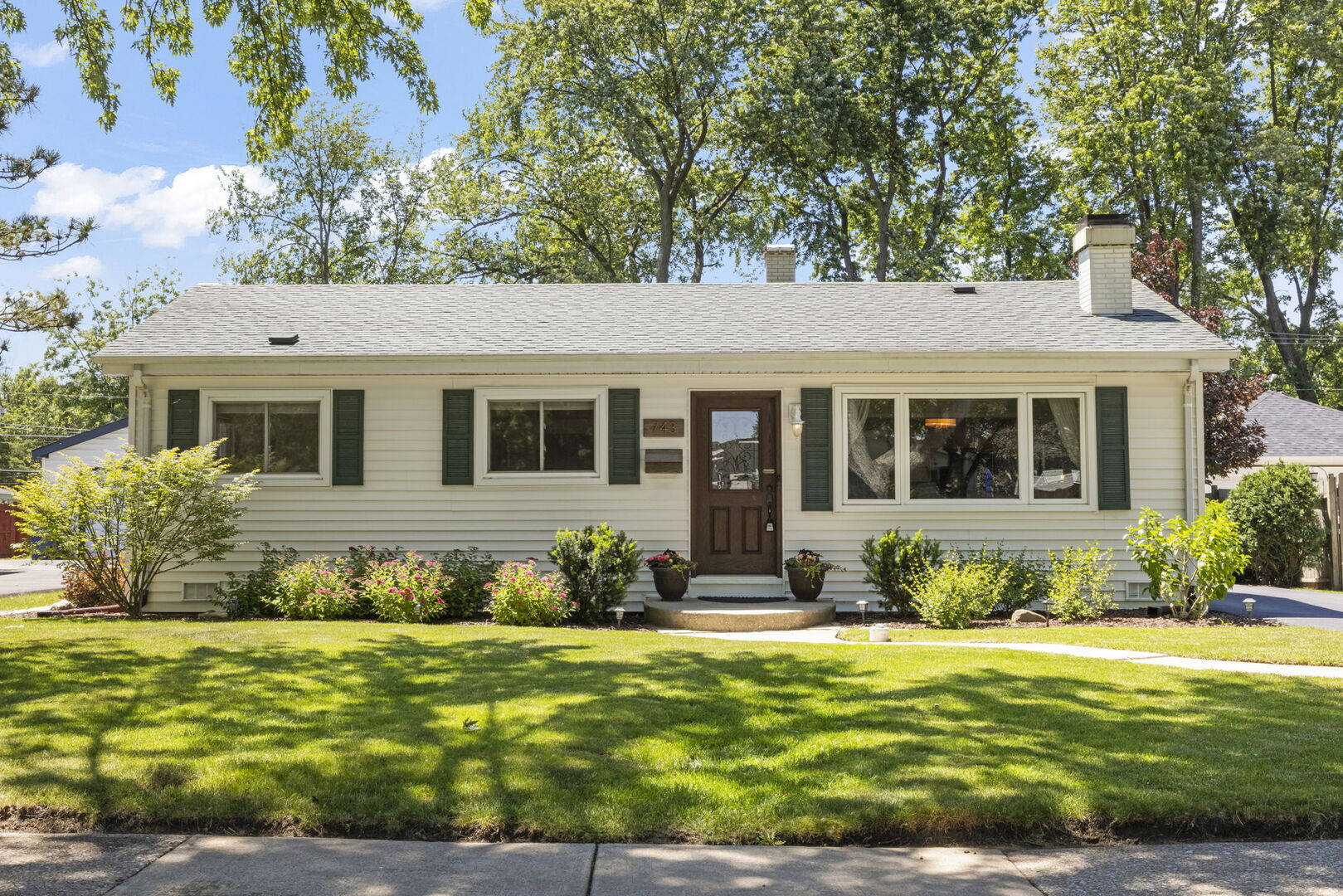 743 W Vermont Street Property Photo 1