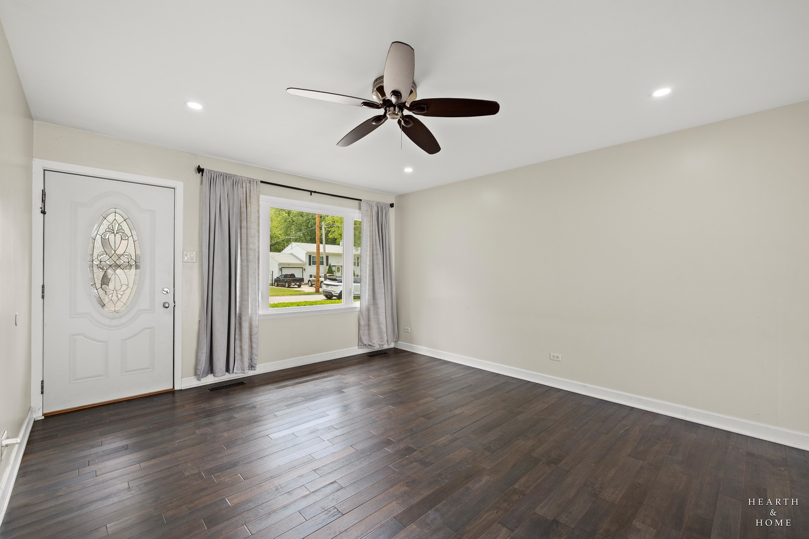 6910 Juniper Street Property Photo 4