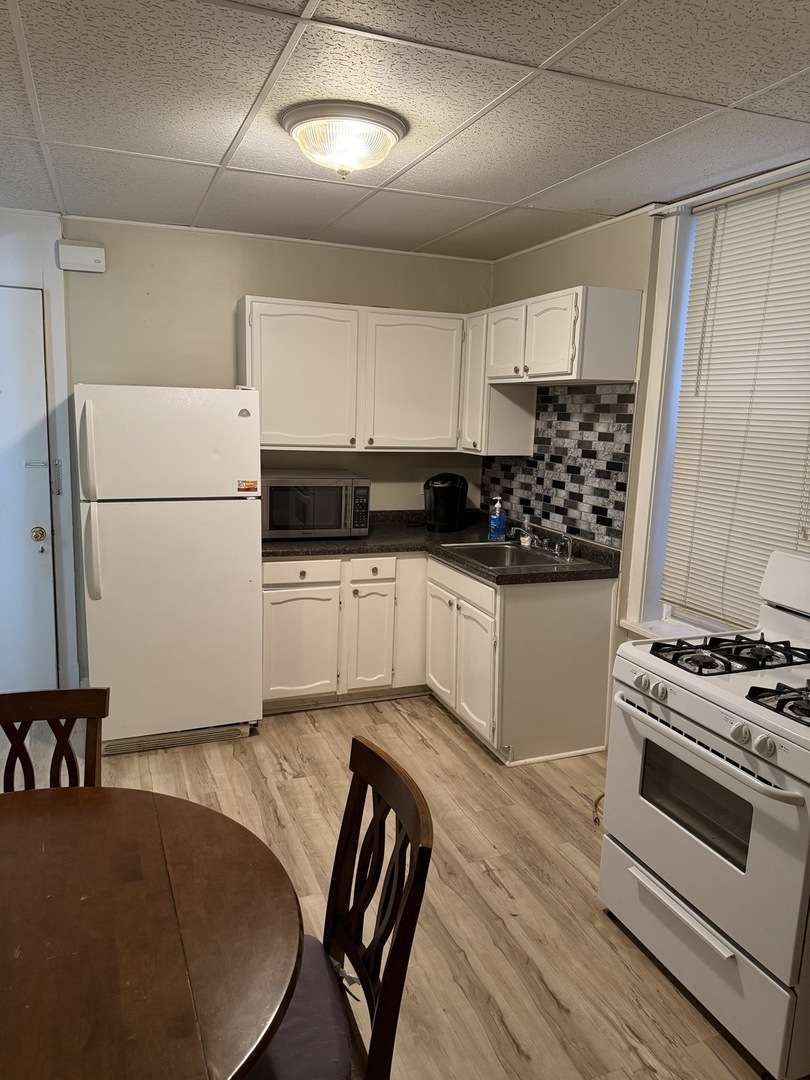 3241 S Parnell Avenue Property Photo 11