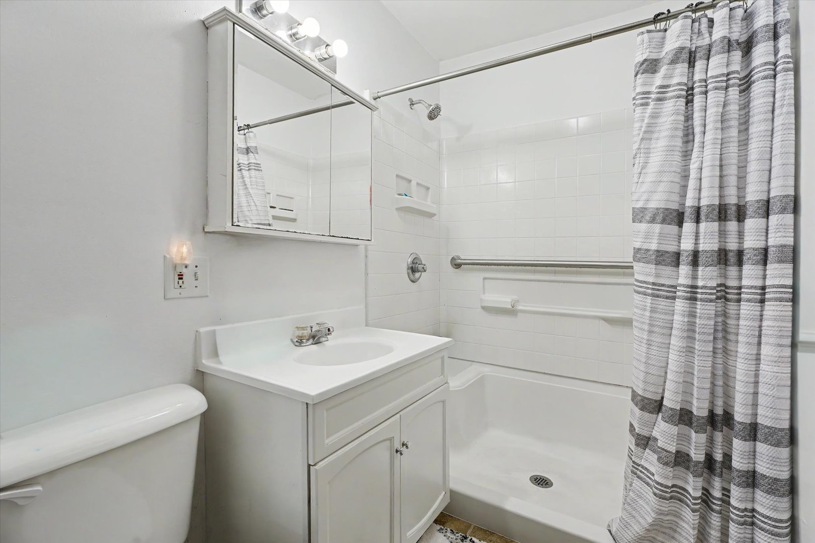 219 E 4th Street Property Photo 18