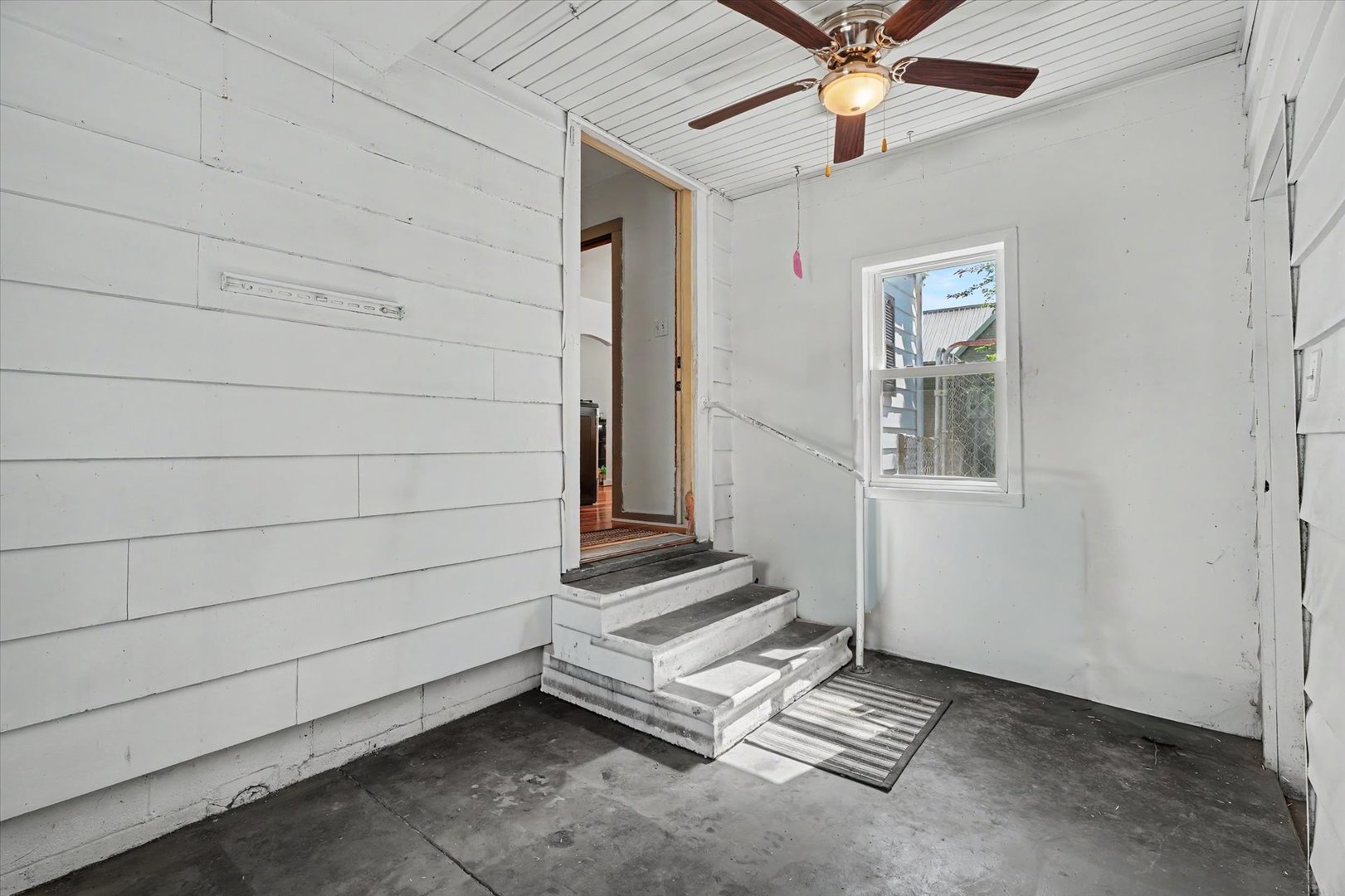 219 E 4th Street Property Photo 19