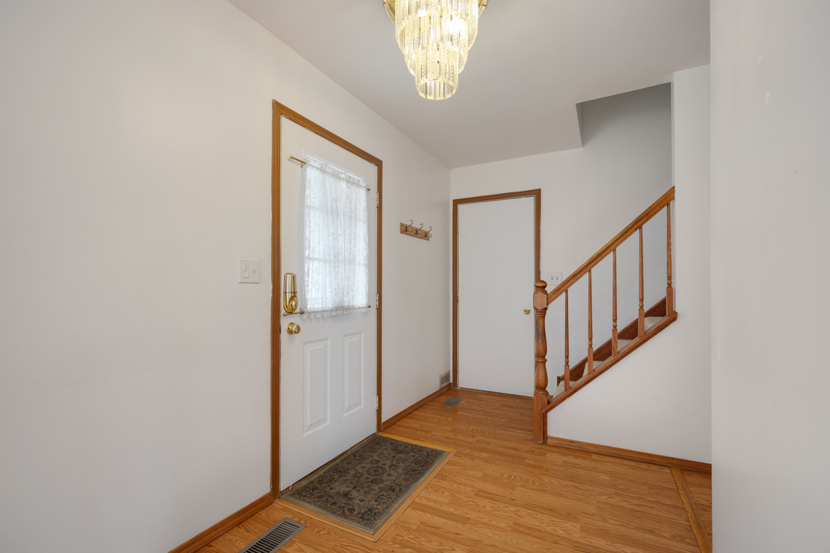 1127 Ashbrook Drive Property Photo 3