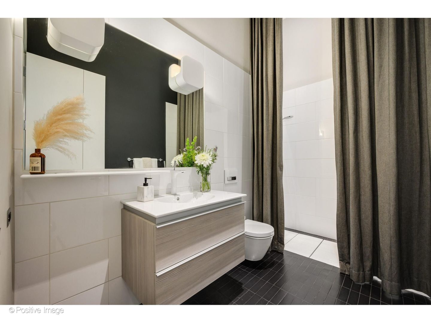1019 N Wolcott Avenue Property Photo 35