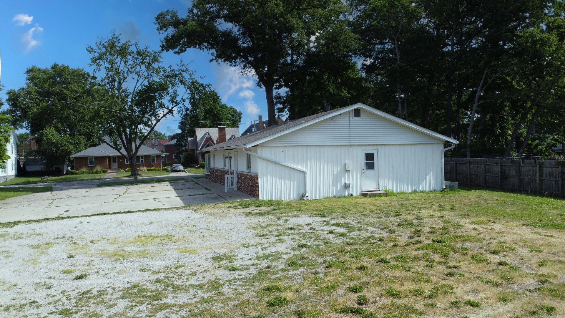 223 E Mulberry Street Property Photo 6