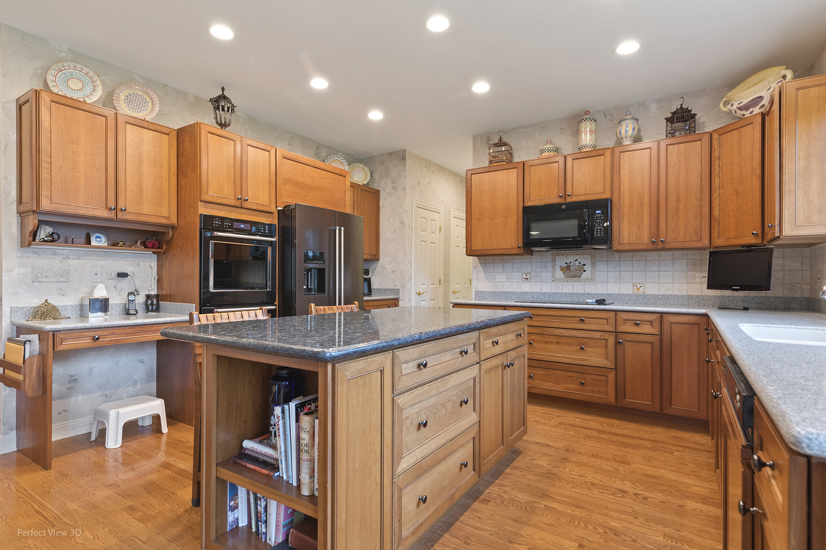 6650 White Pine Way Property Photo 3