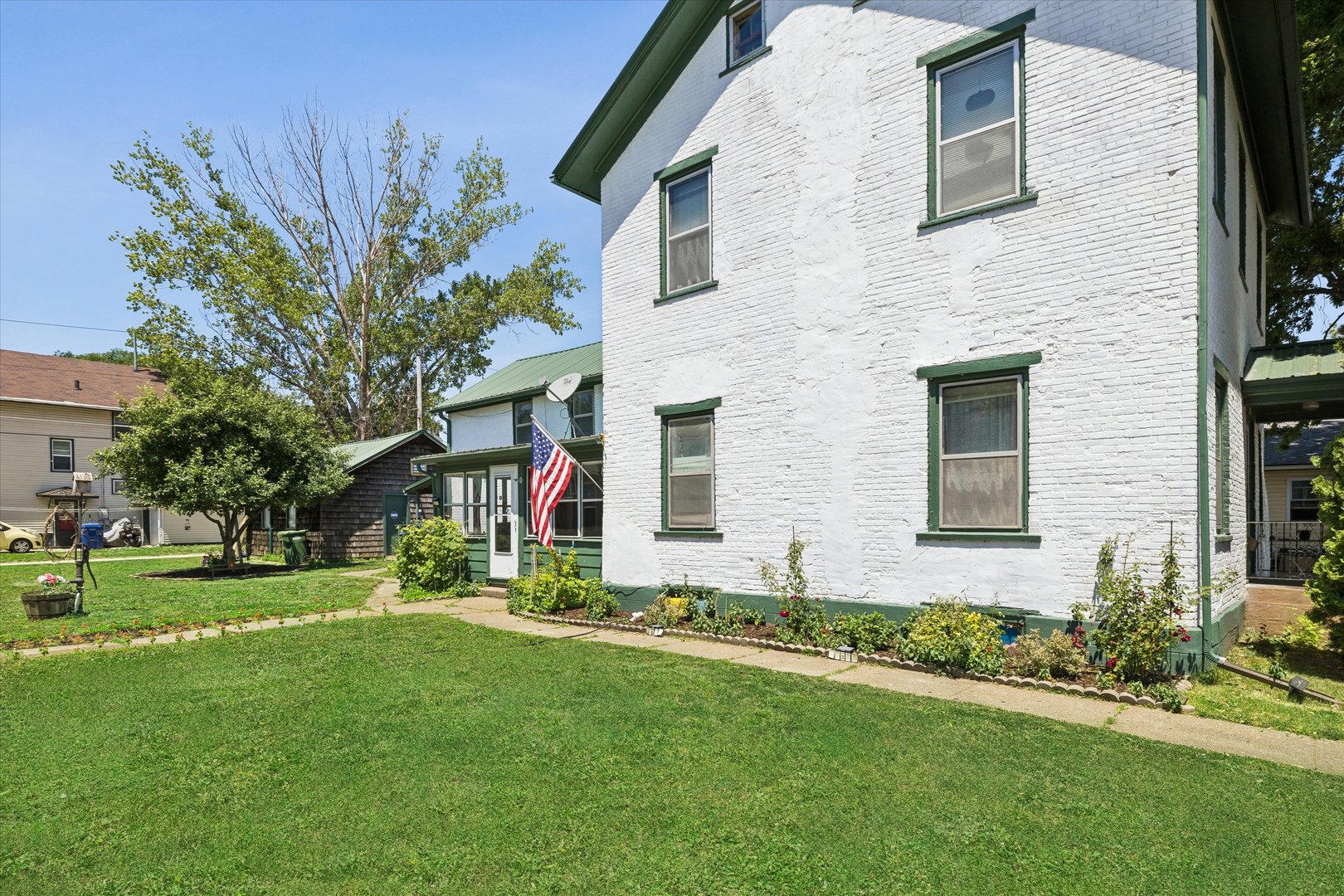 2202 Mckinley Street Property Photo 6