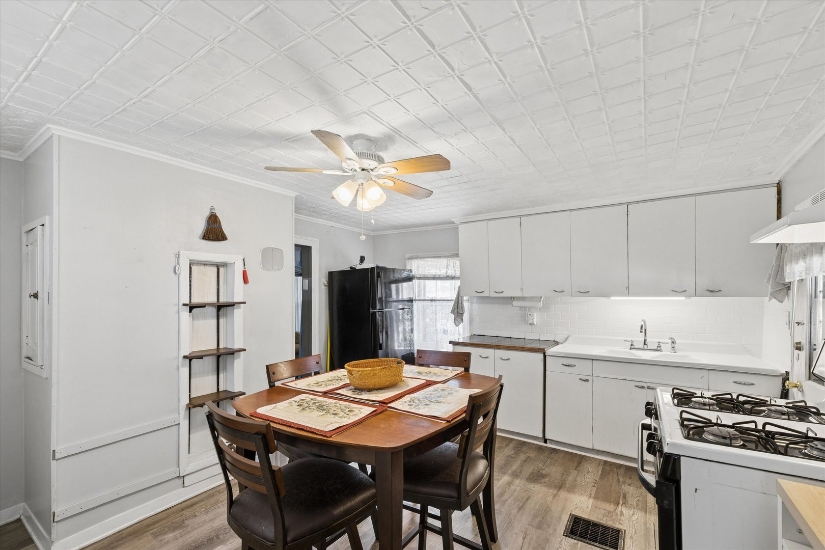 2202 Mckinley Street Property Photo 13