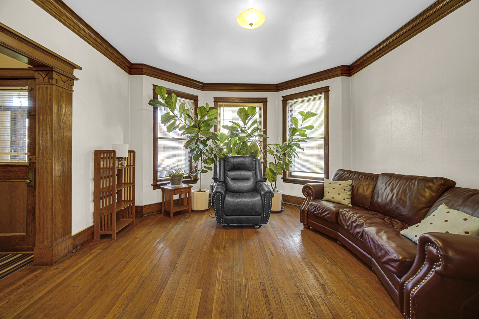5430 S May Street Property Photo 4