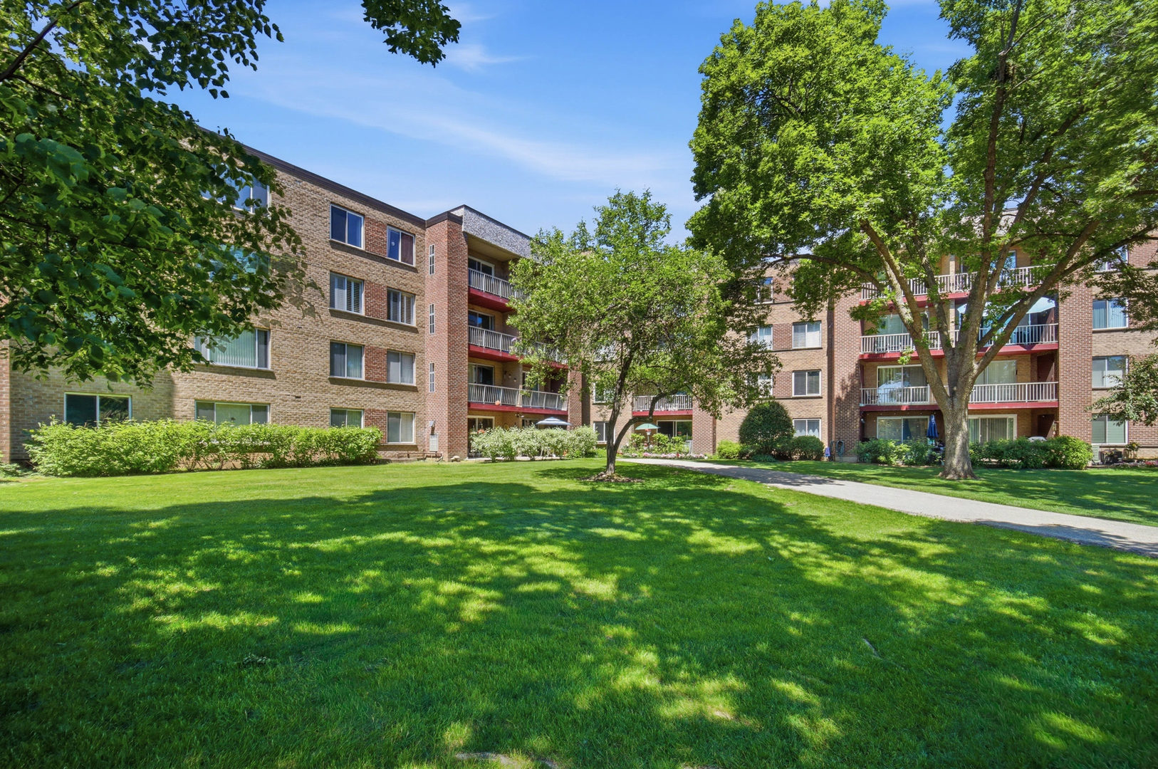 945 E Kenilworth Avenue 314 Property Photo 1