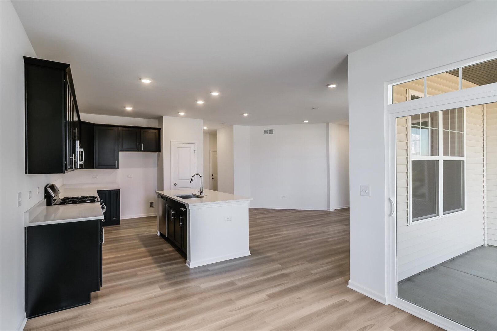 25521 W Alabaster Circle Property Photo 8