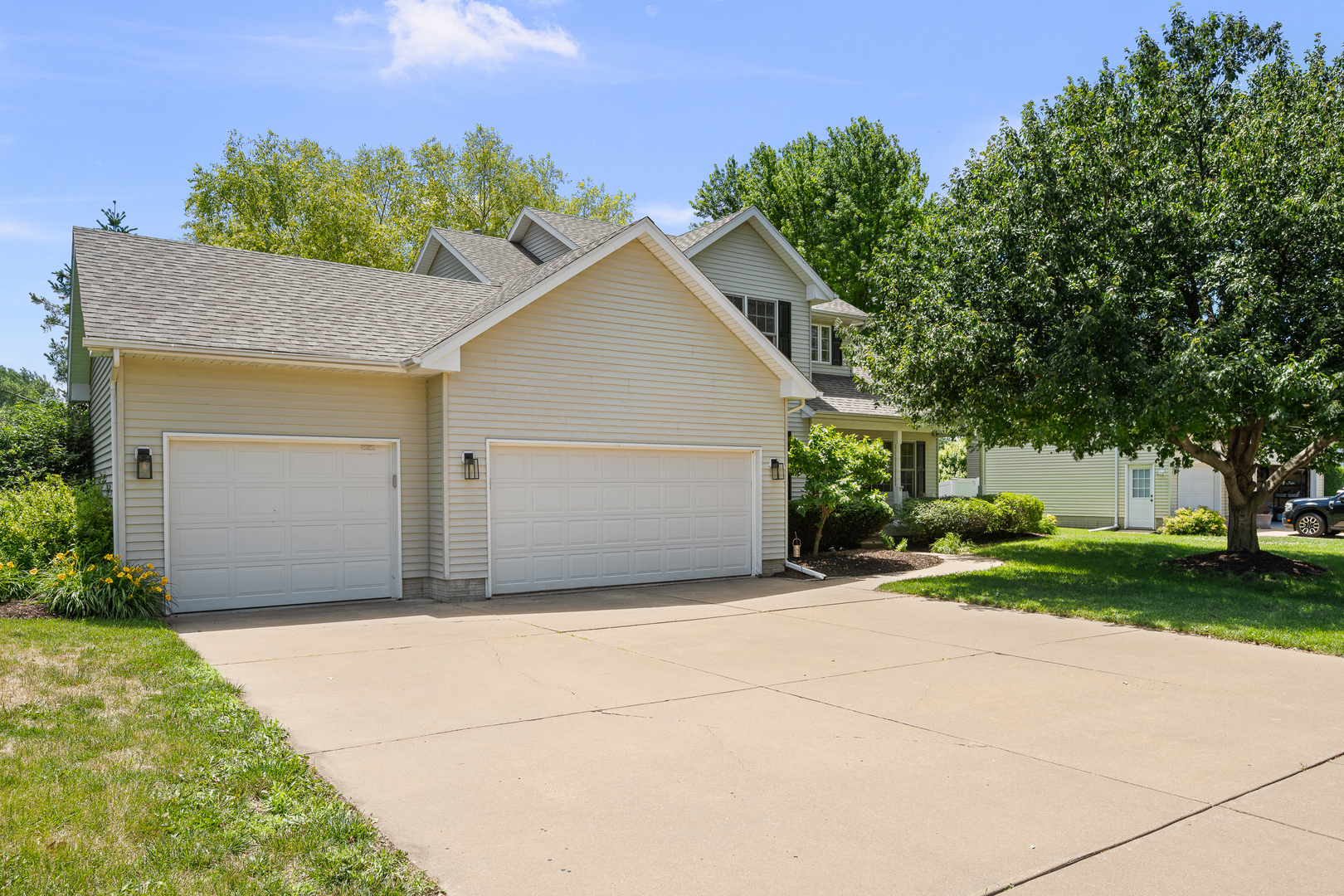 1198 Bridgeview Place Property Photo 1