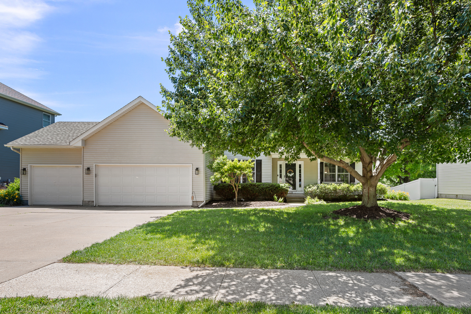 1198 Bridgeview Place Property Photo 2