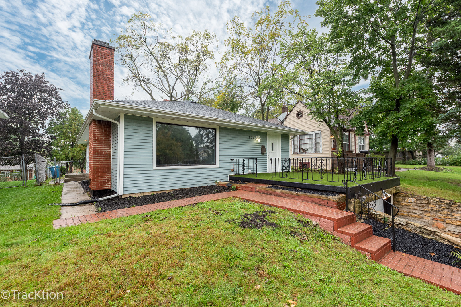 571 S Smith Boulevard Property Photo 1