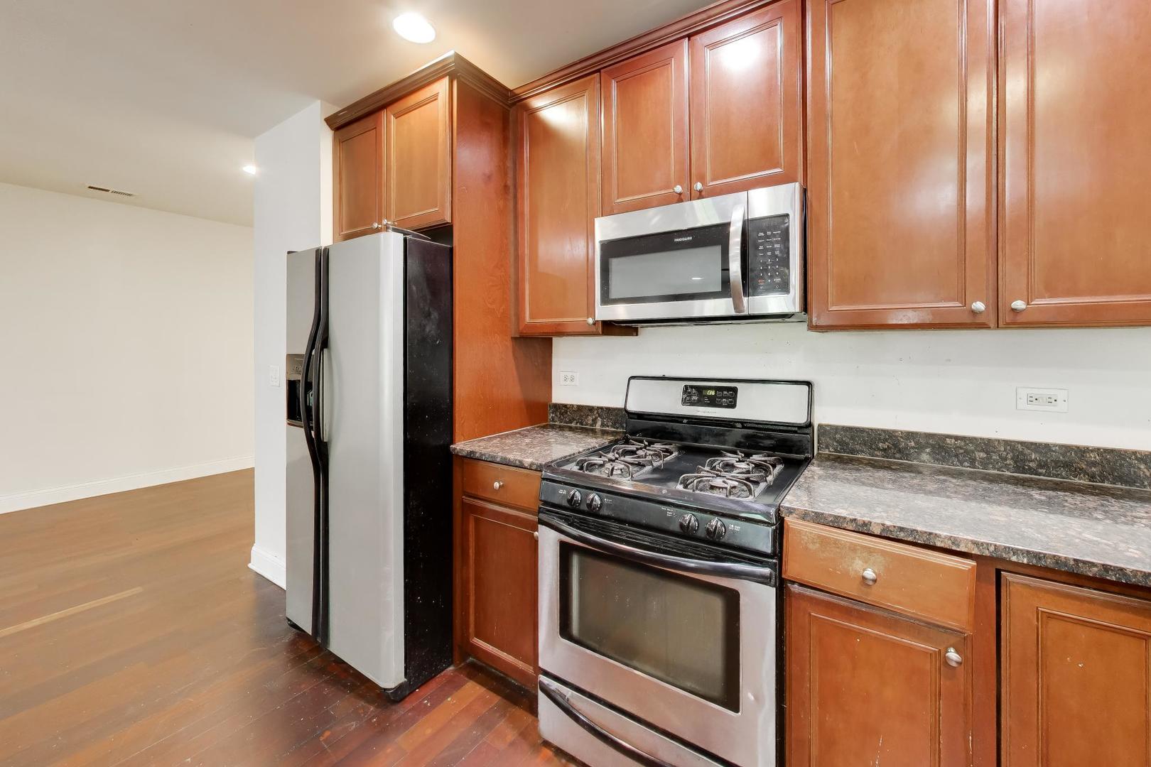 6835 S Cornell Avenue 2s Property Photo 8