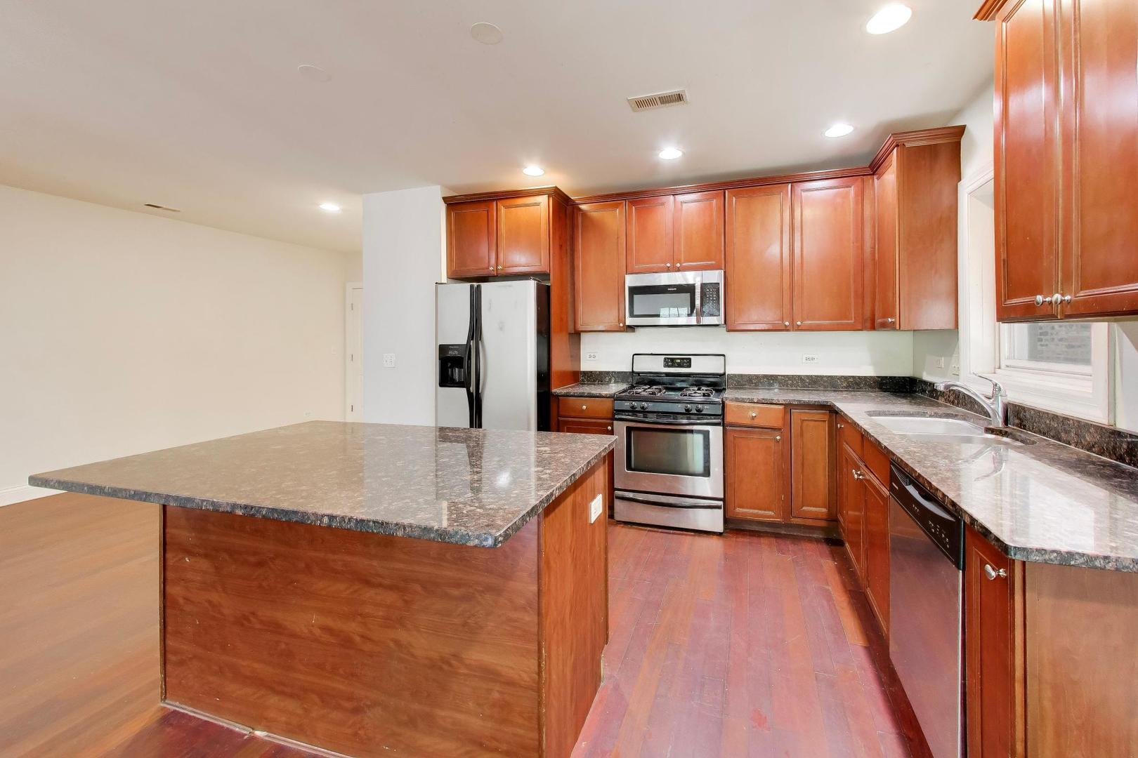 6835 S Cornell Avenue 2s Property Photo 9