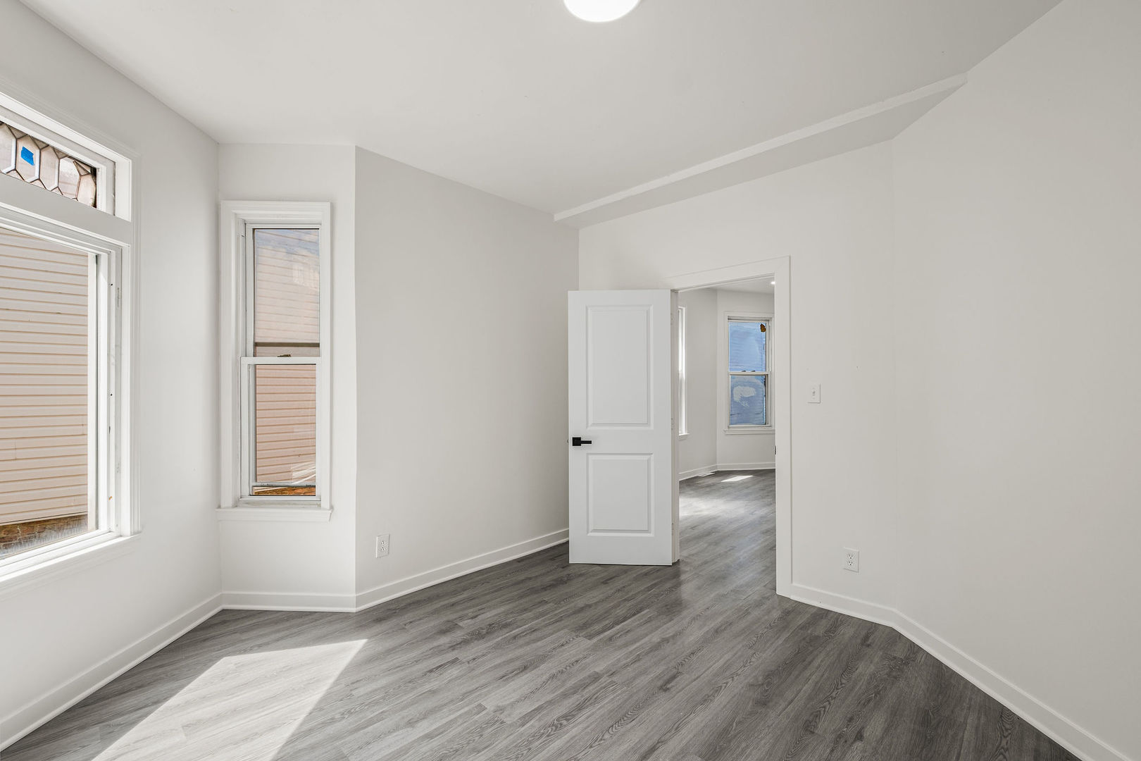2622 N Central Park Avenue Property Photo 4