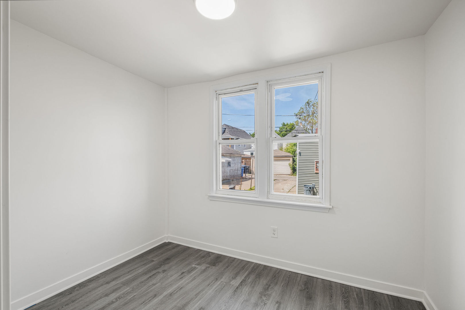 2622 N Central Park Avenue Property Photo 9