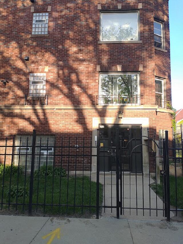 6223 S Vernon Avenue Property Photo 1