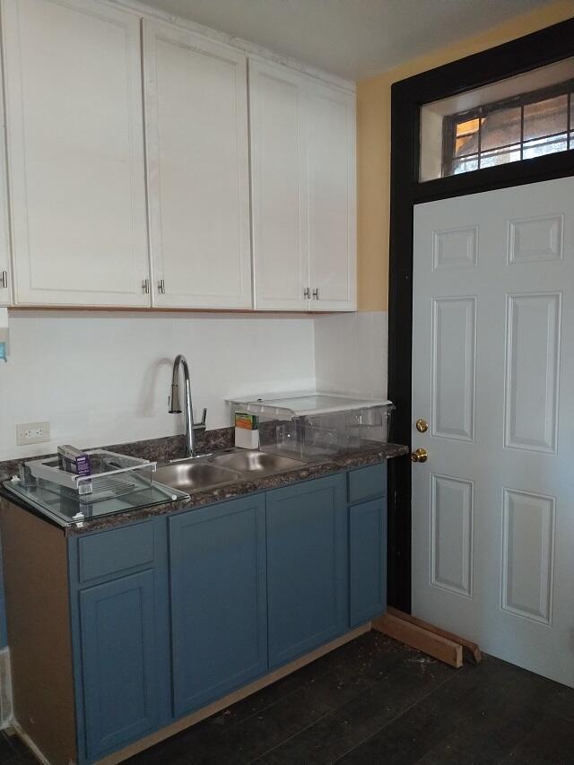 6223 S Vernon Avenue Property Photo 4