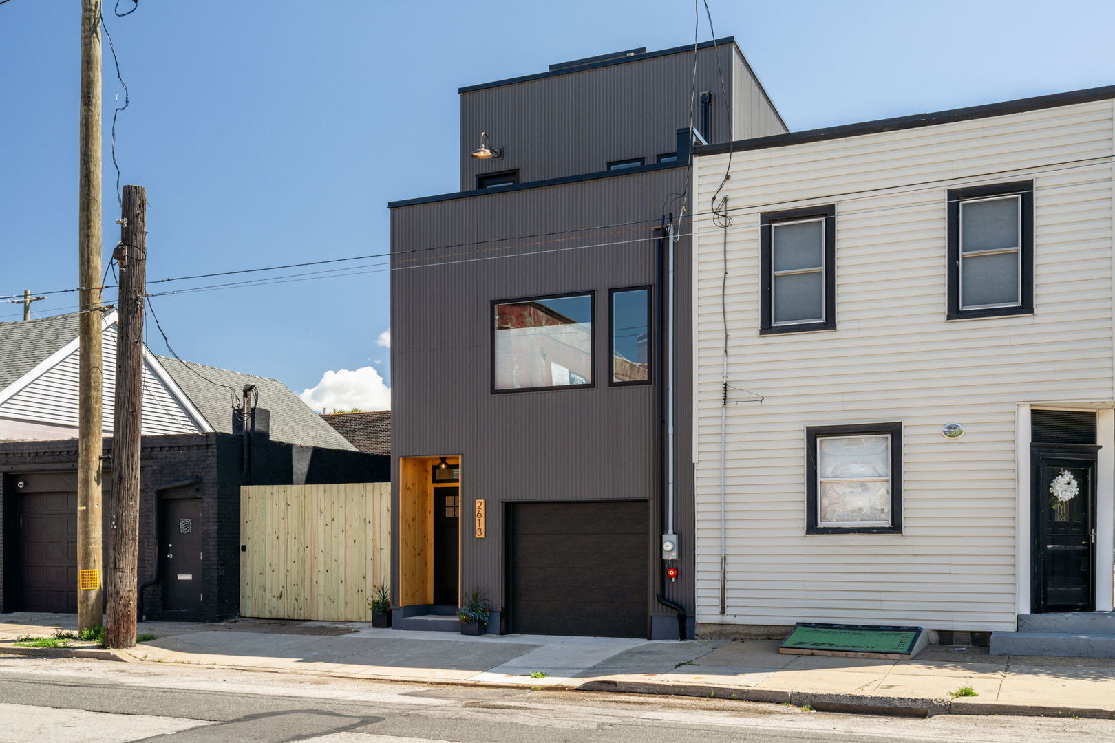 2613 E Tioga Street