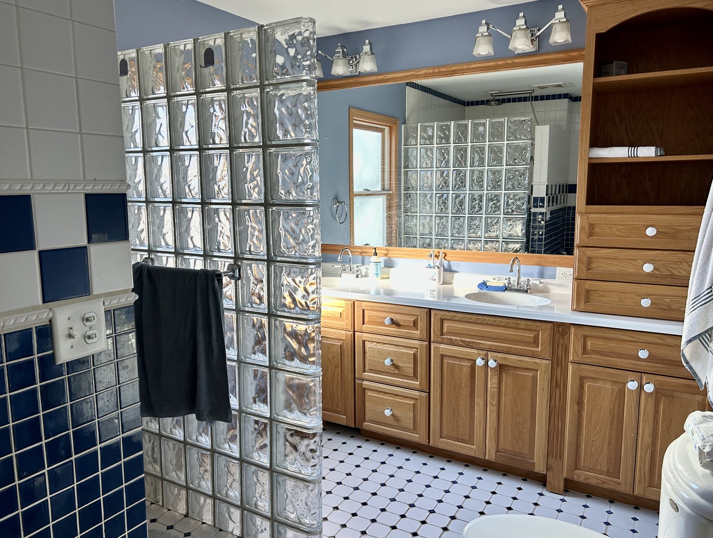 428 E Thompson Street Property Photo 10