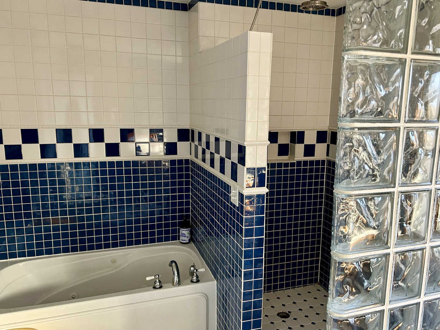 428 E Thompson Street Property Photo 11