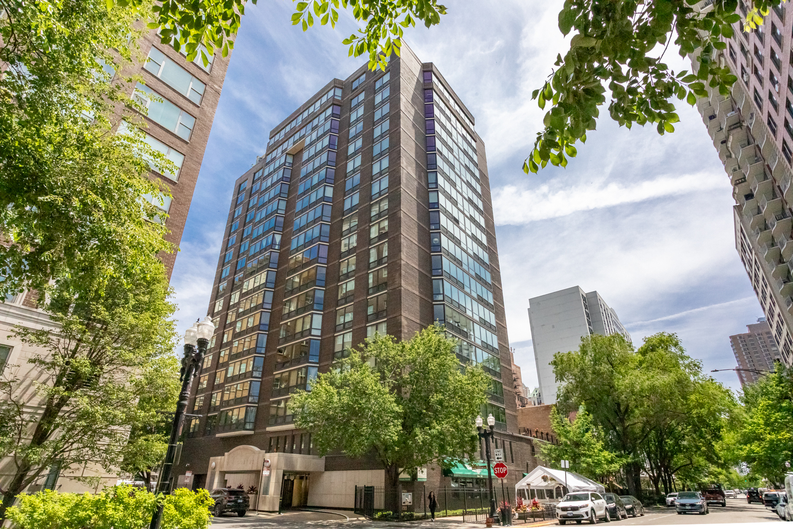 21 W Goethe Street 18gh Property Photo 1