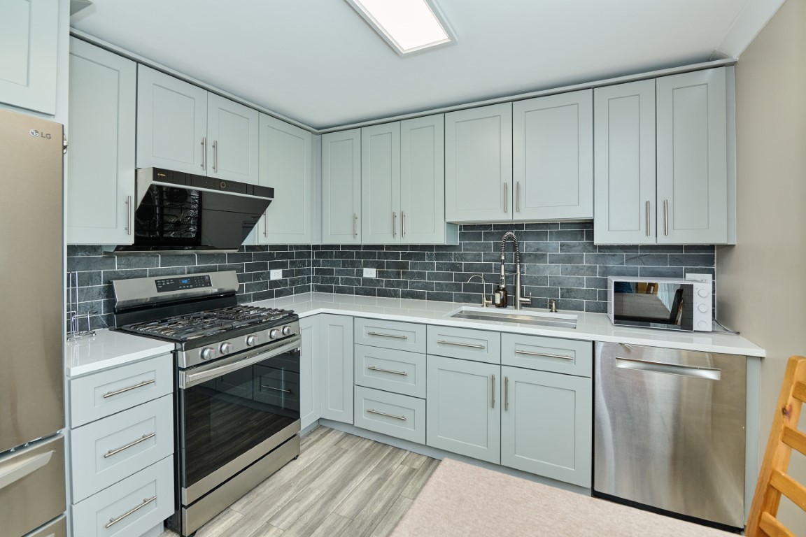 926 N Boxwood Drive B Property Photo 13
