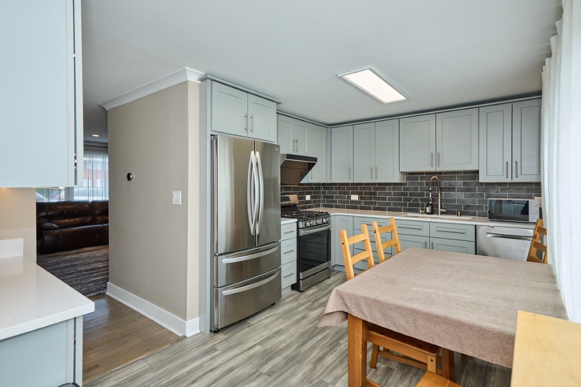 926 N Boxwood Drive B Property Photo 14