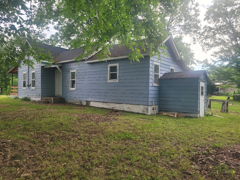 301 E Olive Street Property Photo 6