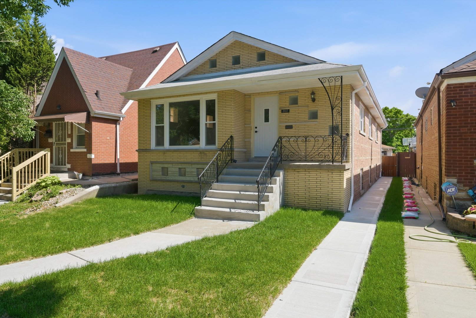 3907 W Marquette Road Property Photo 1