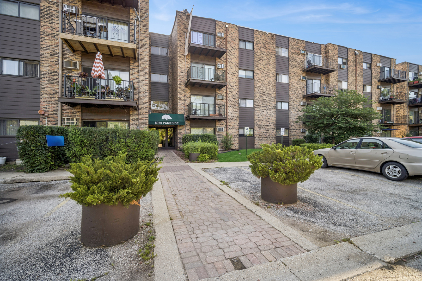 8970 N Parkside Avenue 104 Property Photo 1