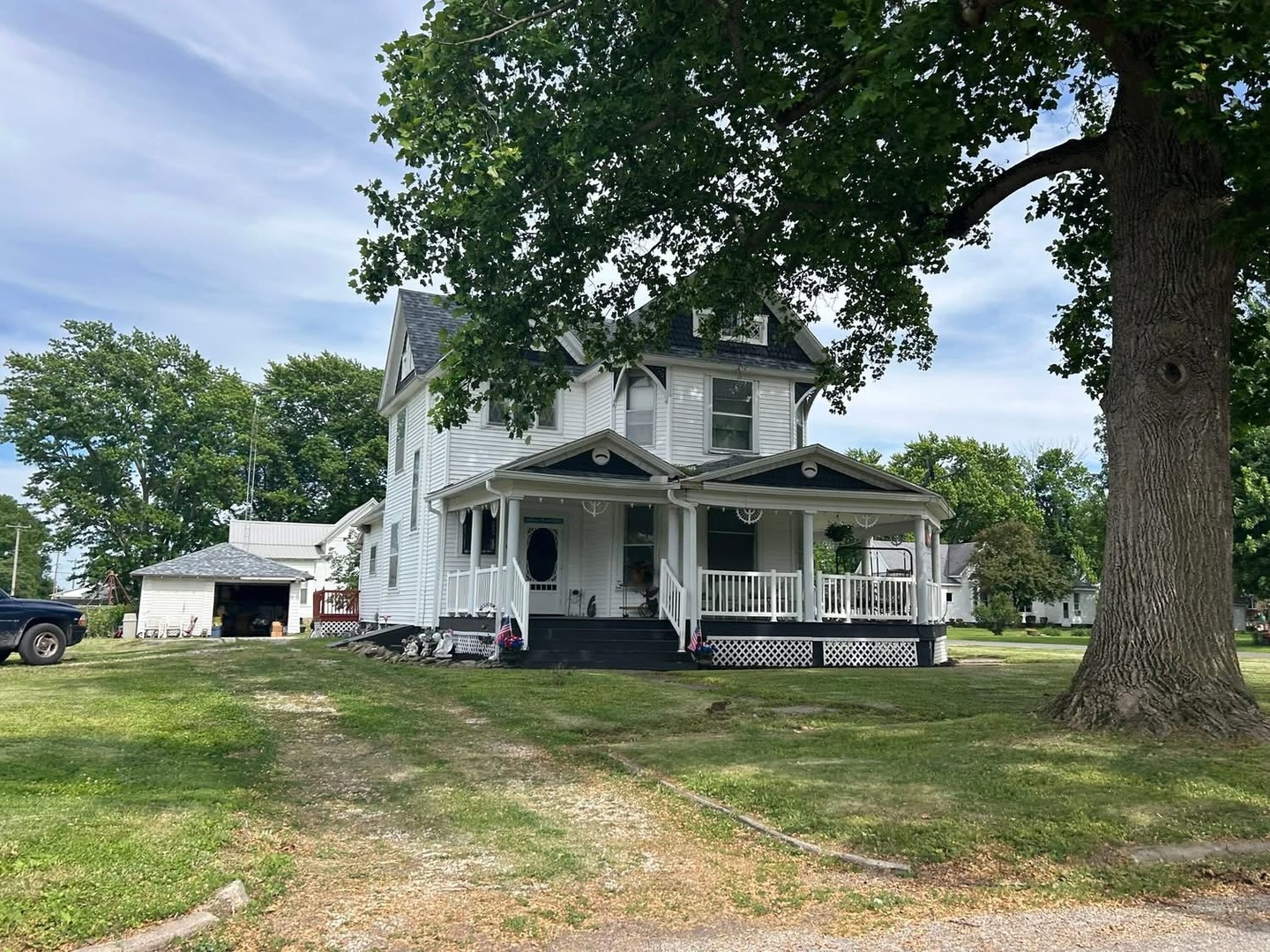 108 S Gray Street Property Photo 2